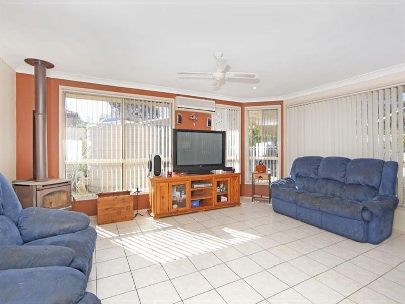 32 Loongana Crescent, Blue Haven NSW 2262