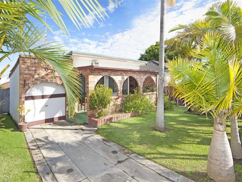 2 Koorana Avenue, Gorokan NSW 2263