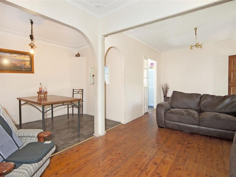 2 Koorana Avenue, Gorokan NSW 2263