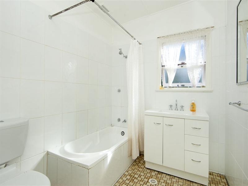 2 Koorana Avenue, Gorokan NSW 2263