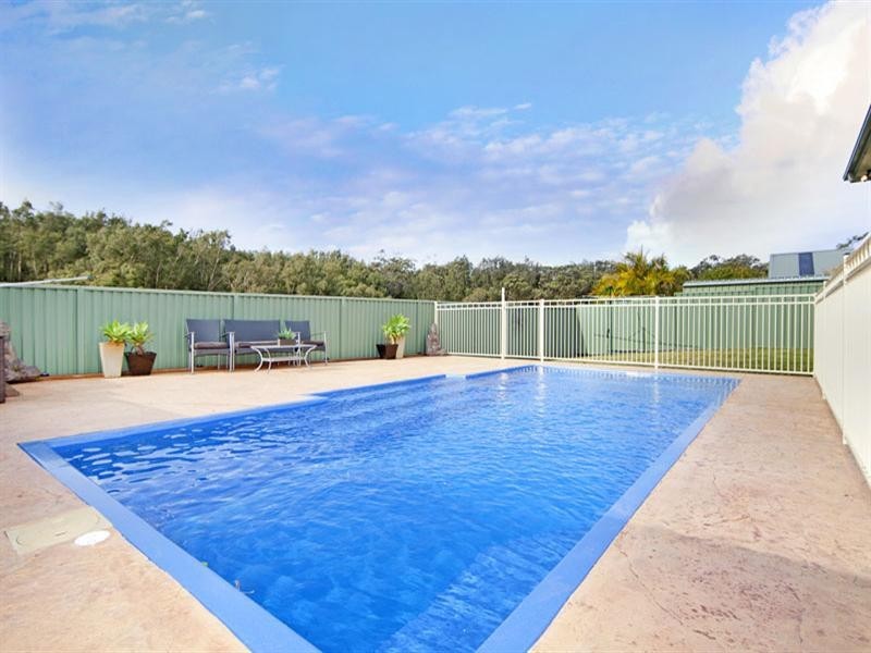 59 Elizabeth Bay Drive, Lake Munmorah NSW 2259