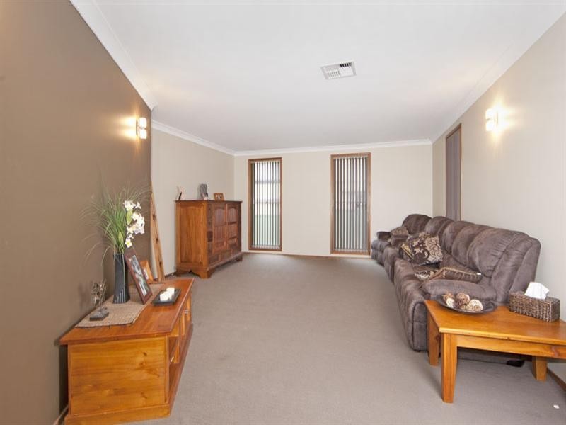 59 Elizabeth Bay Drive, Lake Munmorah NSW 2259