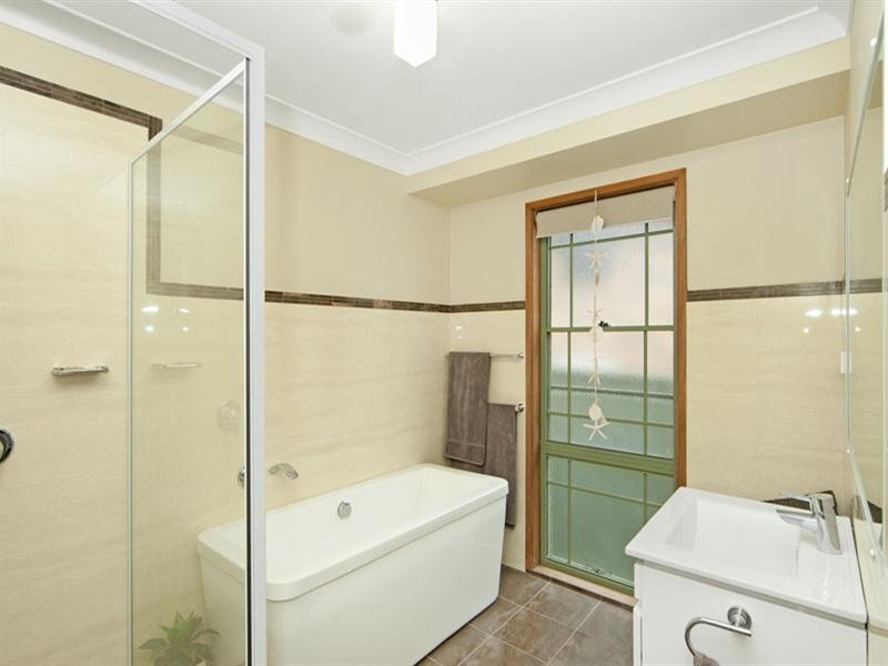 59 Elizabeth Bay Drive, Lake Munmorah NSW 2259