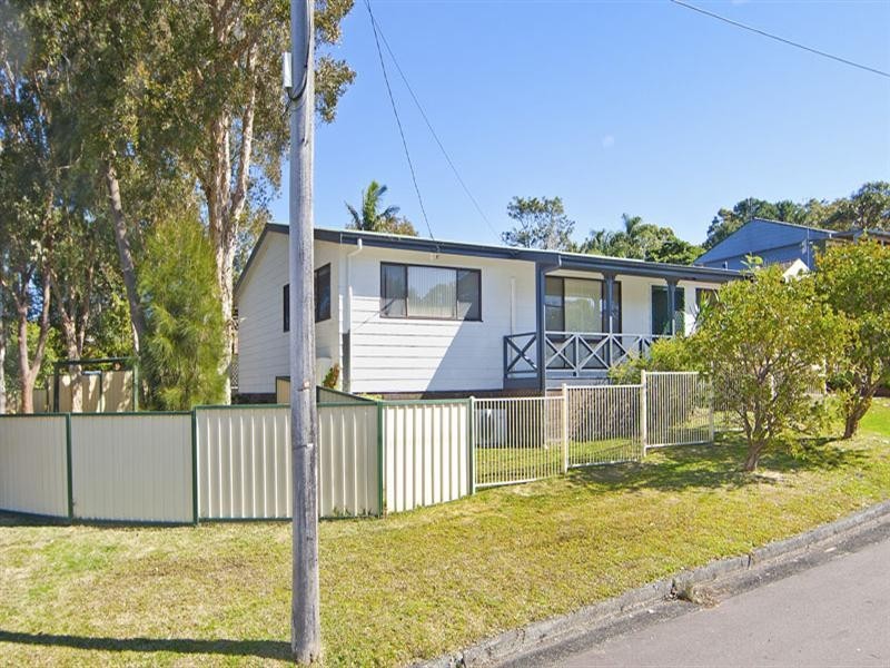 16 Rosemount Avenue, Lake Munmorah NSW 2259