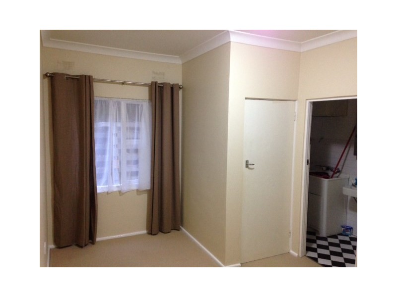 2/8 Margin Street, Gosford NSW 2250