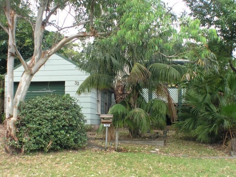 32 Clarence Road, Erina NSW 2250