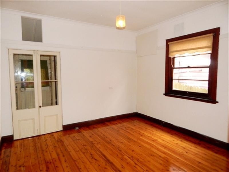 8 St George Street, Gosford NSW 2250