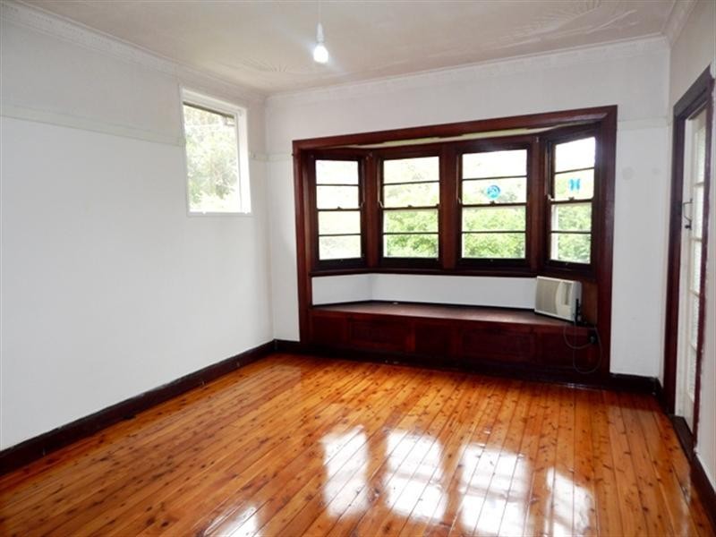 8 St George Street, Gosford NSW 2250