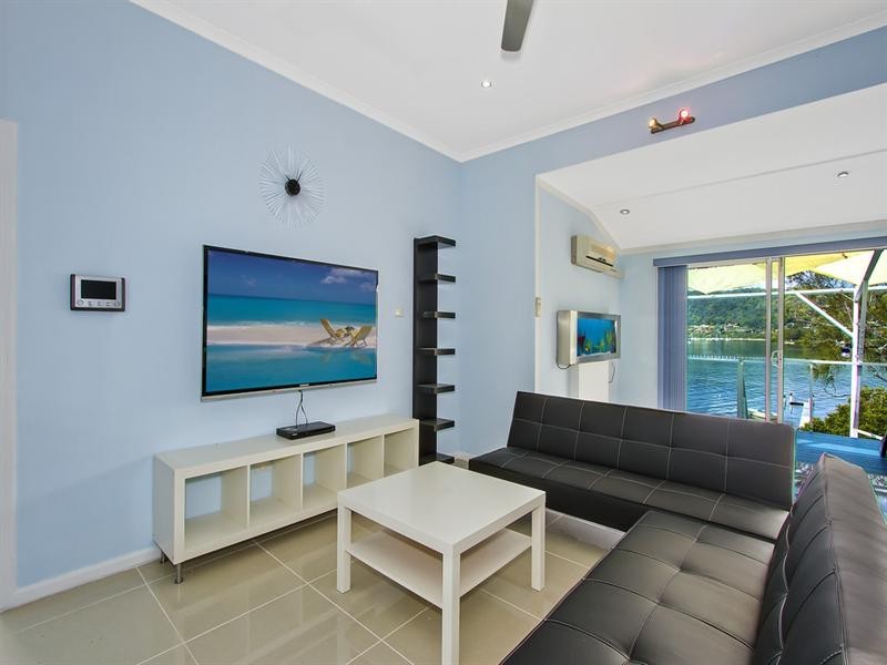 2 Waterview Crescent, Tascott NSW 2250