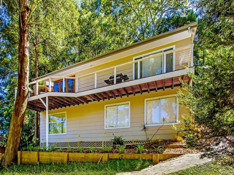 4 Harcourt Place, North Avoca NSW 2260