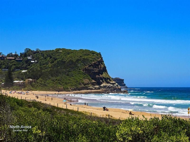 4 Harcourt Place, North Avoca NSW 2260