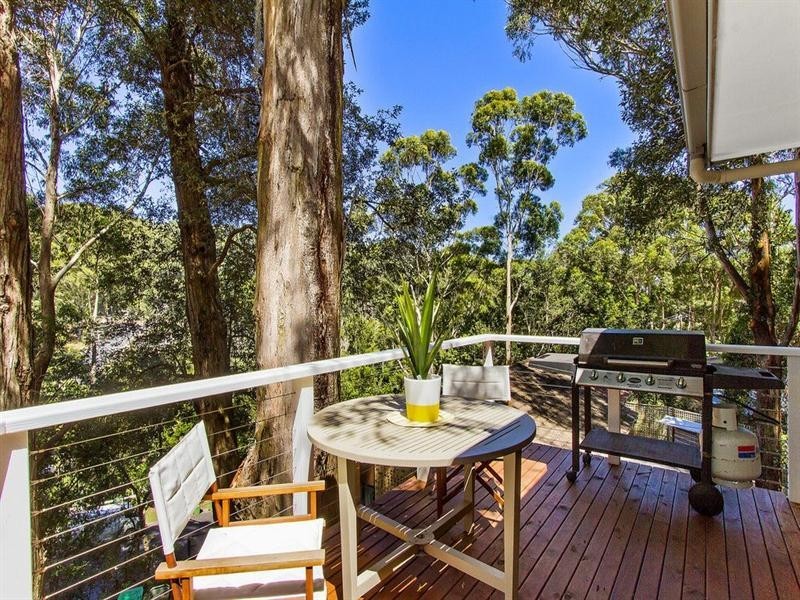 4 Harcourt Place, North Avoca NSW 2260