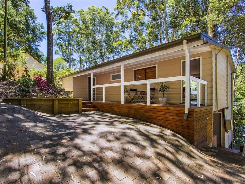 4 Harcourt Place, North Avoca NSW 2260