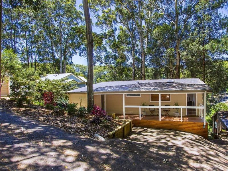 4 Harcourt Place, North Avoca NSW 2260