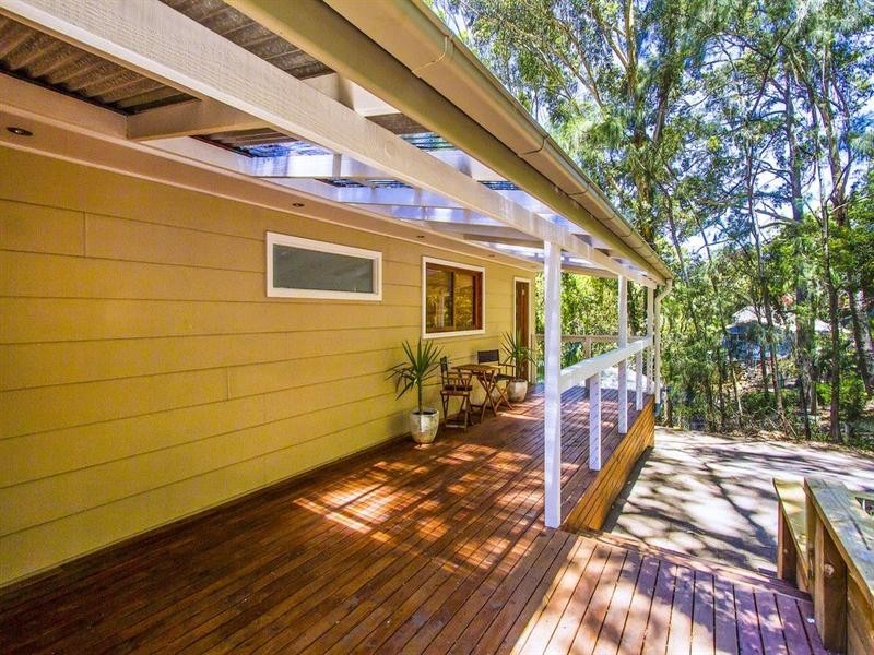 4 Harcourt Place, North Avoca NSW 2260