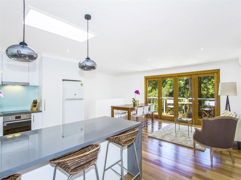 4 Harcourt Place, North Avoca NSW 2260