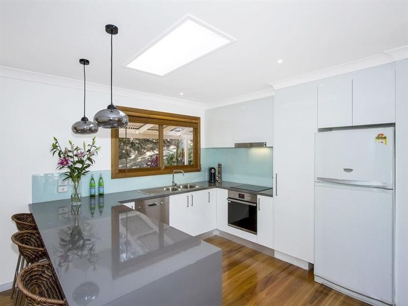 4 Harcourt Place, North Avoca NSW 2260