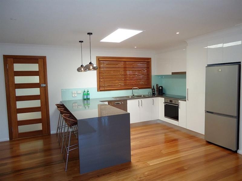 4 Harcourt Place, North Avoca NSW 2260