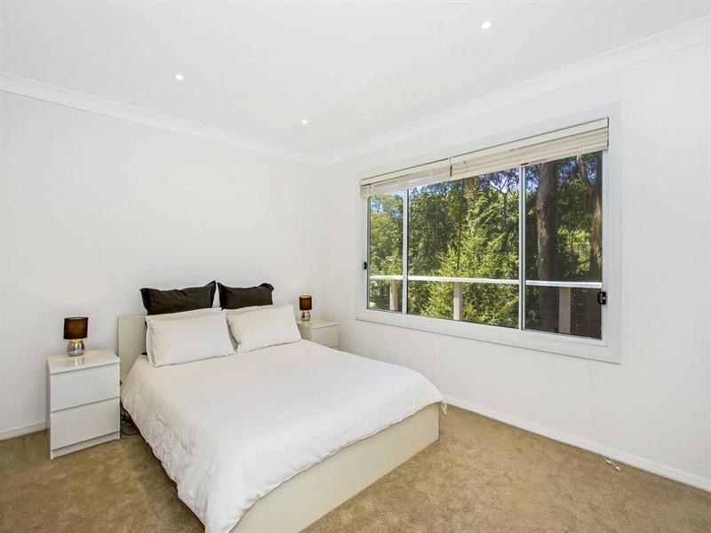 4 Harcourt Place, North Avoca NSW 2260