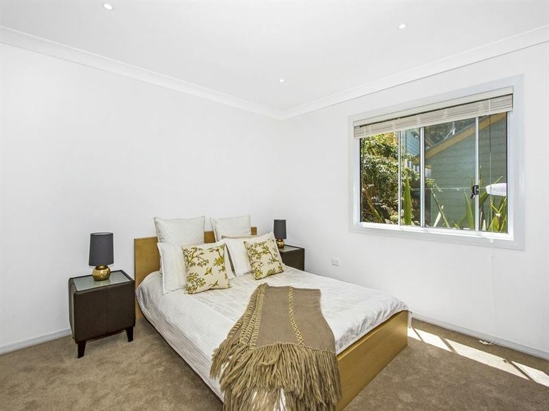 4 Harcourt Place, North Avoca NSW 2260