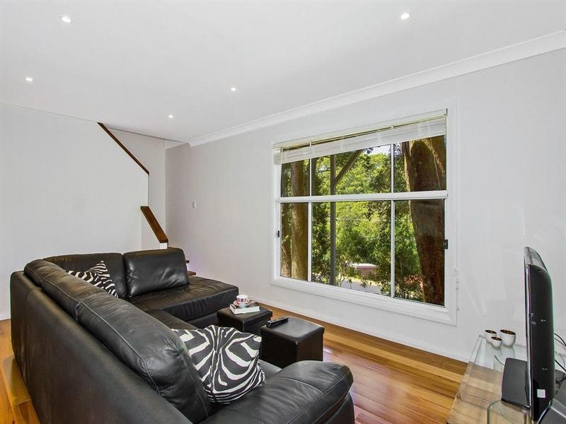 4 Harcourt Place, North Avoca NSW 2260