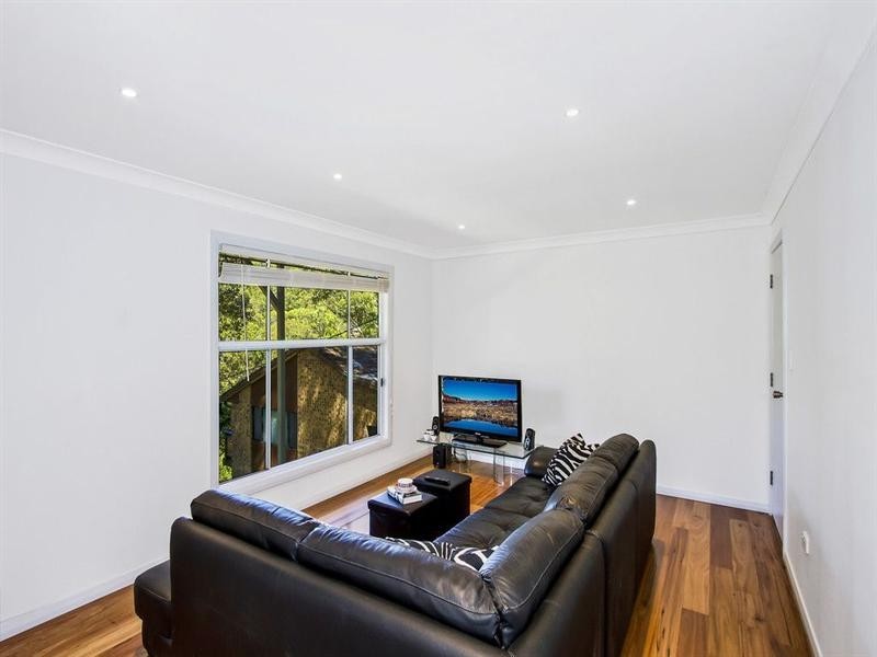 4 Harcourt Place, North Avoca NSW 2260