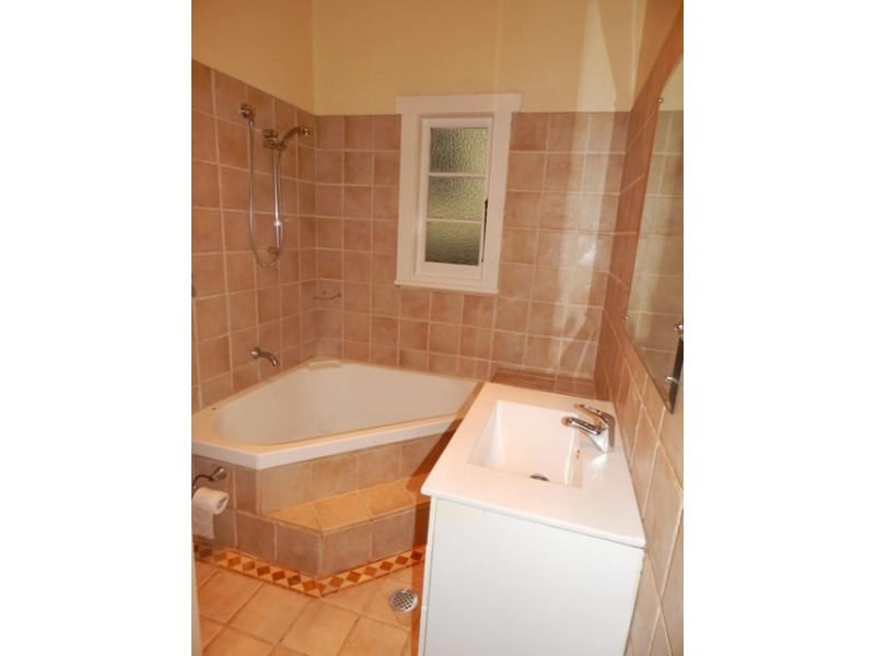 12 Bent Street, Gosford NSW 2250