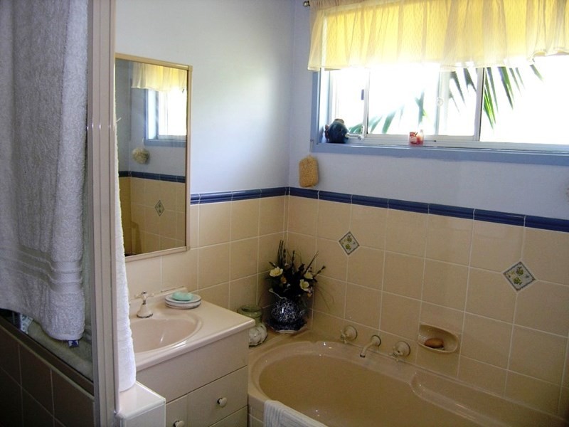18 Fuchsia Street, Wyoming NSW 2250