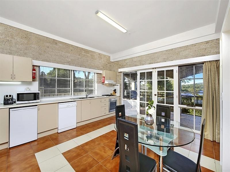 Point Frederick NSW 2250
