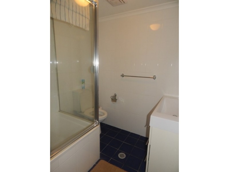 24/12 Baker Street, Gosford NSW 2250