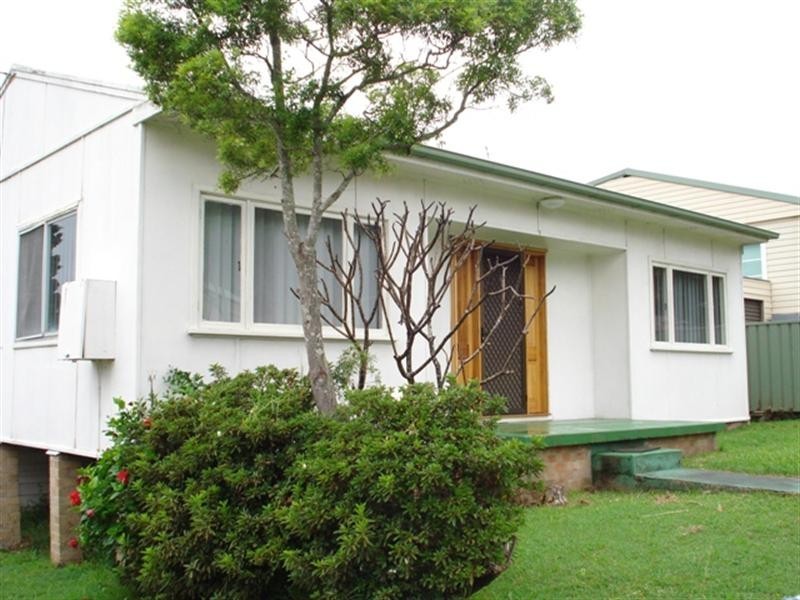 5 Collard, Point Clare NSW 2250