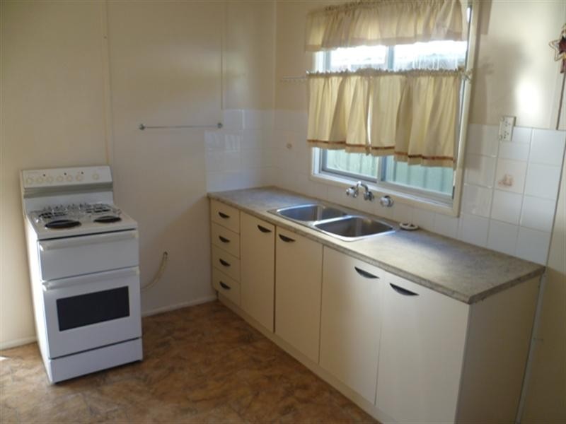 5 Collard, Point Clare NSW 2250