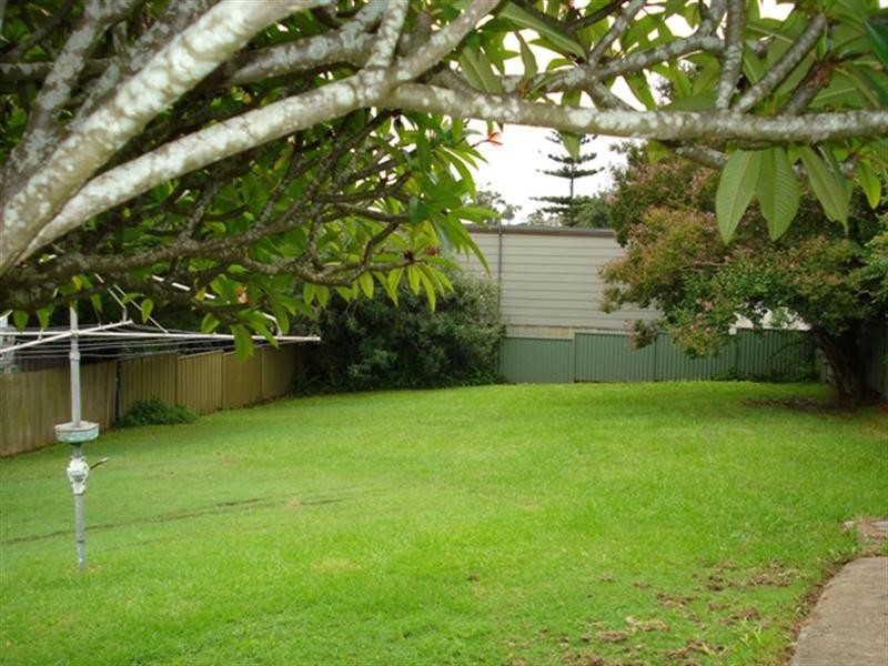 5 Collard, Point Clare NSW 2250
