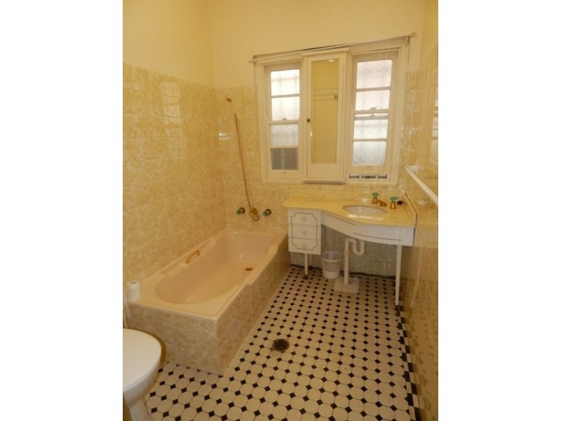 12 Kendall Street, Gosford NSW 2250