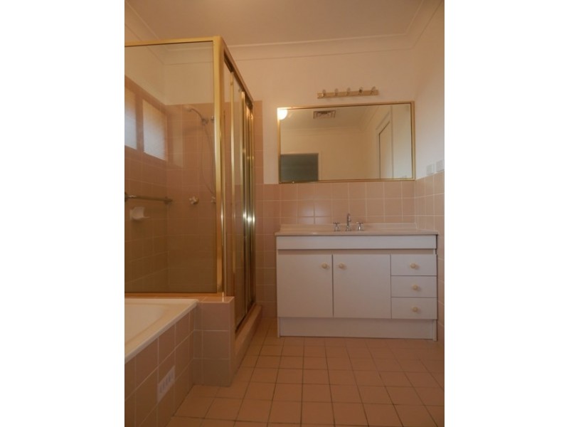 31/12-20 Kinnara Avenue, Wyoming NSW 2250