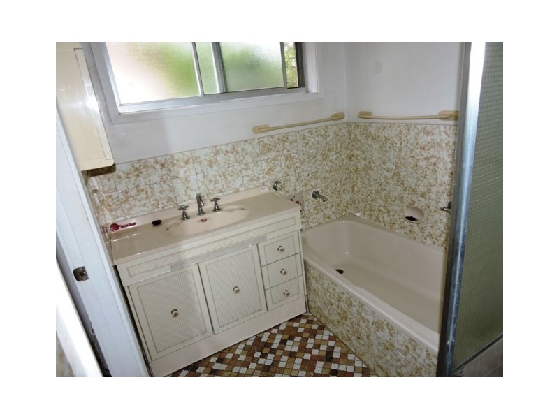 10 Waterview Crescent, Tascott NSW 2250