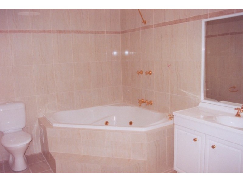 11/2 Adcock Avenue, Gosford NSW 2250