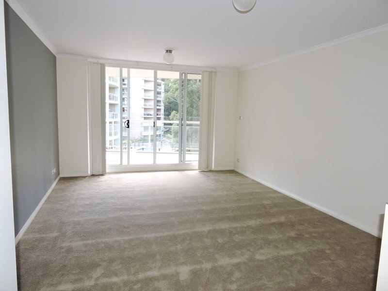 225/80 John Whiteway Drive, Gosford NSW 2250