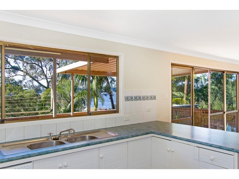 11 Kateena Avenue, Tascott NSW 2250