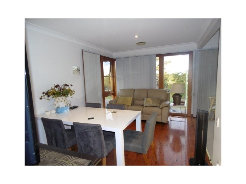 18 Frederick Street, Point Frederick NSW 2250