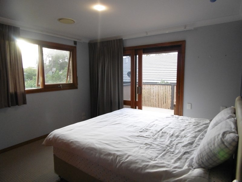 18 Frederick Street, Point Frederick NSW 2250