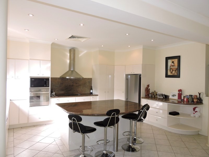 8 Moores Road, Avoca Beach NSW 2251