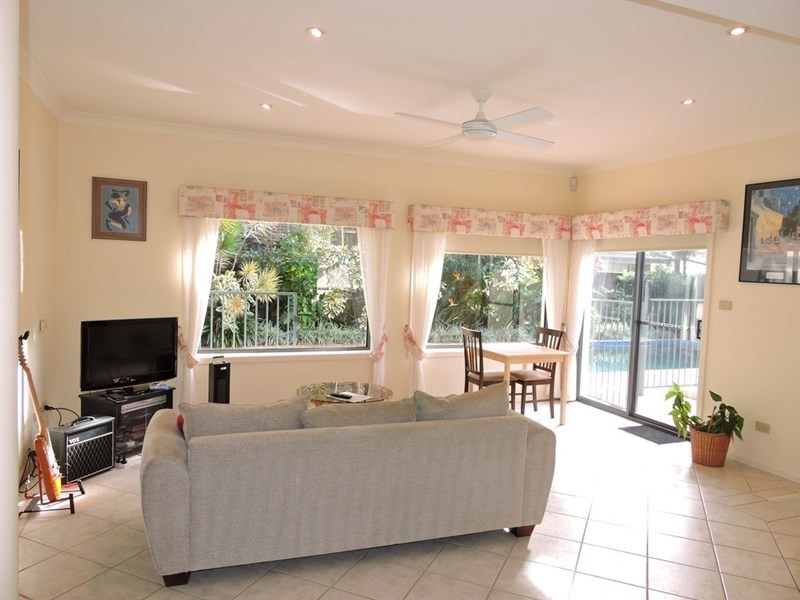 8 Moores Road, Avoca Beach NSW 2251
