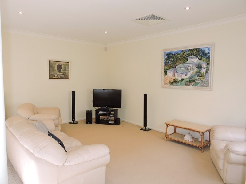 8 Moores Road, Avoca Beach NSW 2251