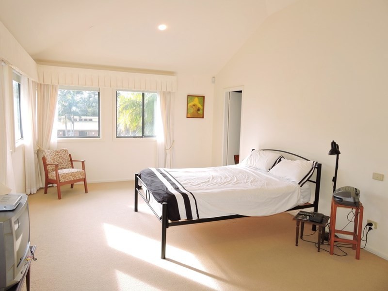 8 Moores Road, Avoca Beach NSW 2251