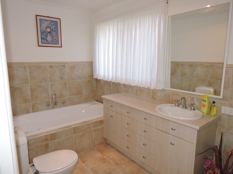 8 Moores Road, Avoca Beach NSW 2251
