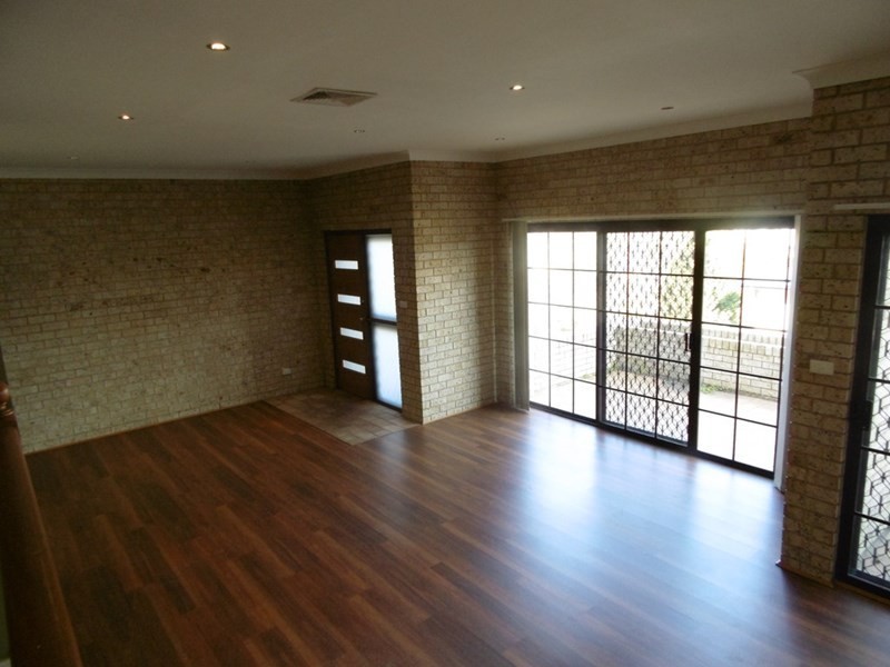 2/1 Joseph Lloyd, Gosford NSW 2250