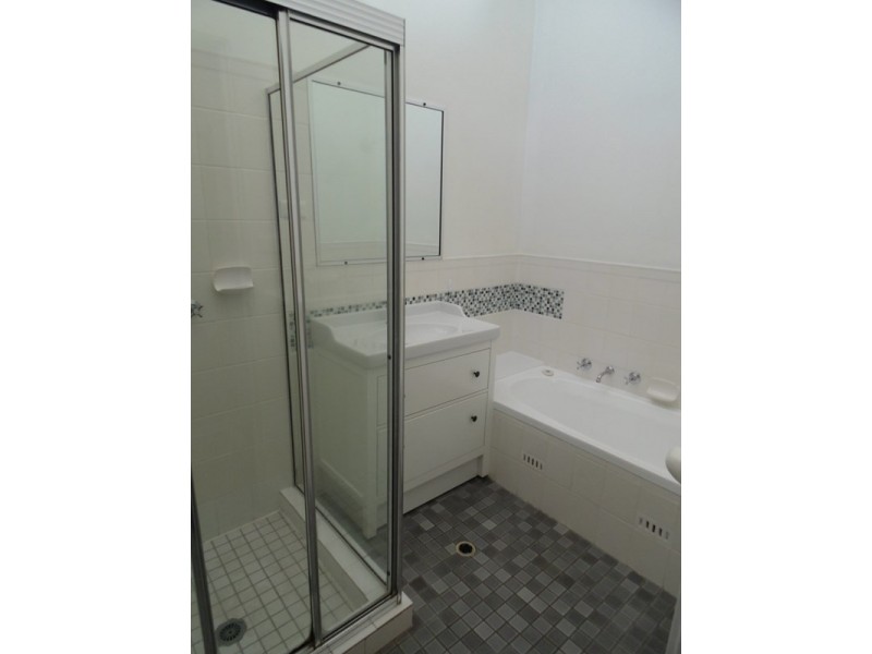 2/1 Joseph Lloyd, Gosford NSW 2250