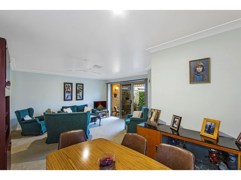 2/12-20 Kinarra Avenue, Wyoming NSW 2250