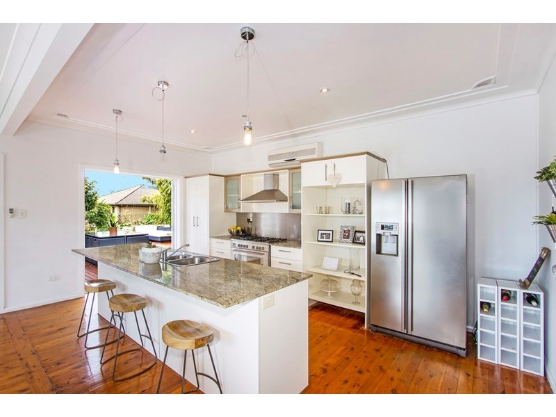 290 Avoca Drive, Green Point NSW 2251